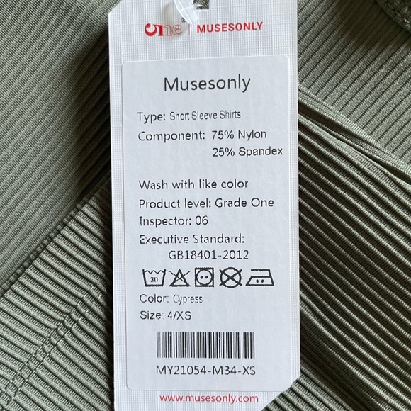 Muses Only crop tee - Picture 2 of 2